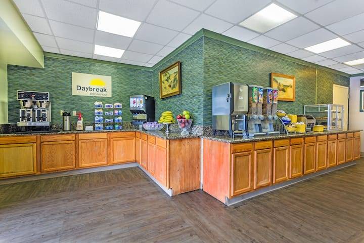 days inn | 2417 Atlantic Ave, Virginia Beach, VA 23451, USA | Phone: (757) 428-6141