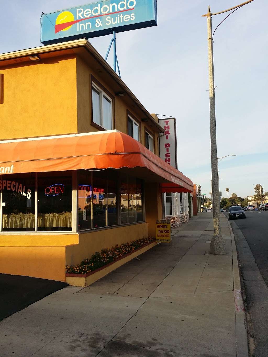 Thai Dishes Restaurant | 707 S Pacific Coast Hwy, Redondo Beach, CA 90277 | Phone: (310) 316-6326