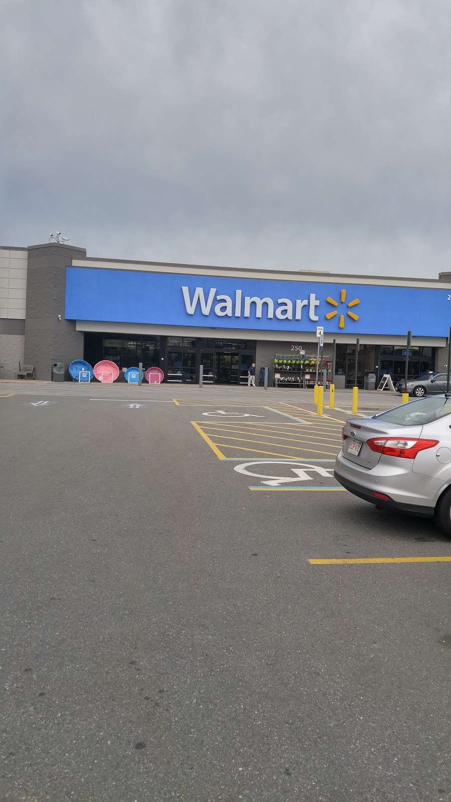 Walmart | 250 Hartford Ave, Bellingham, MA 02019, USA | Phone: (508) 966-7633