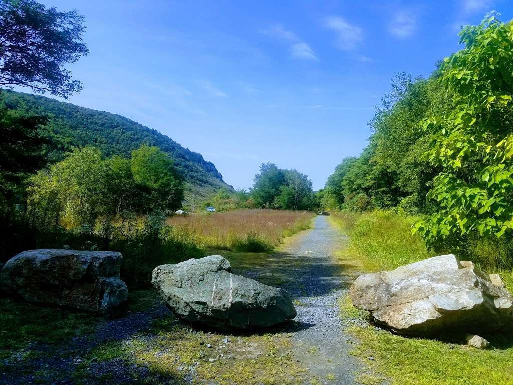 Appalachian trail parking | Walnutport, PA 18088, USA