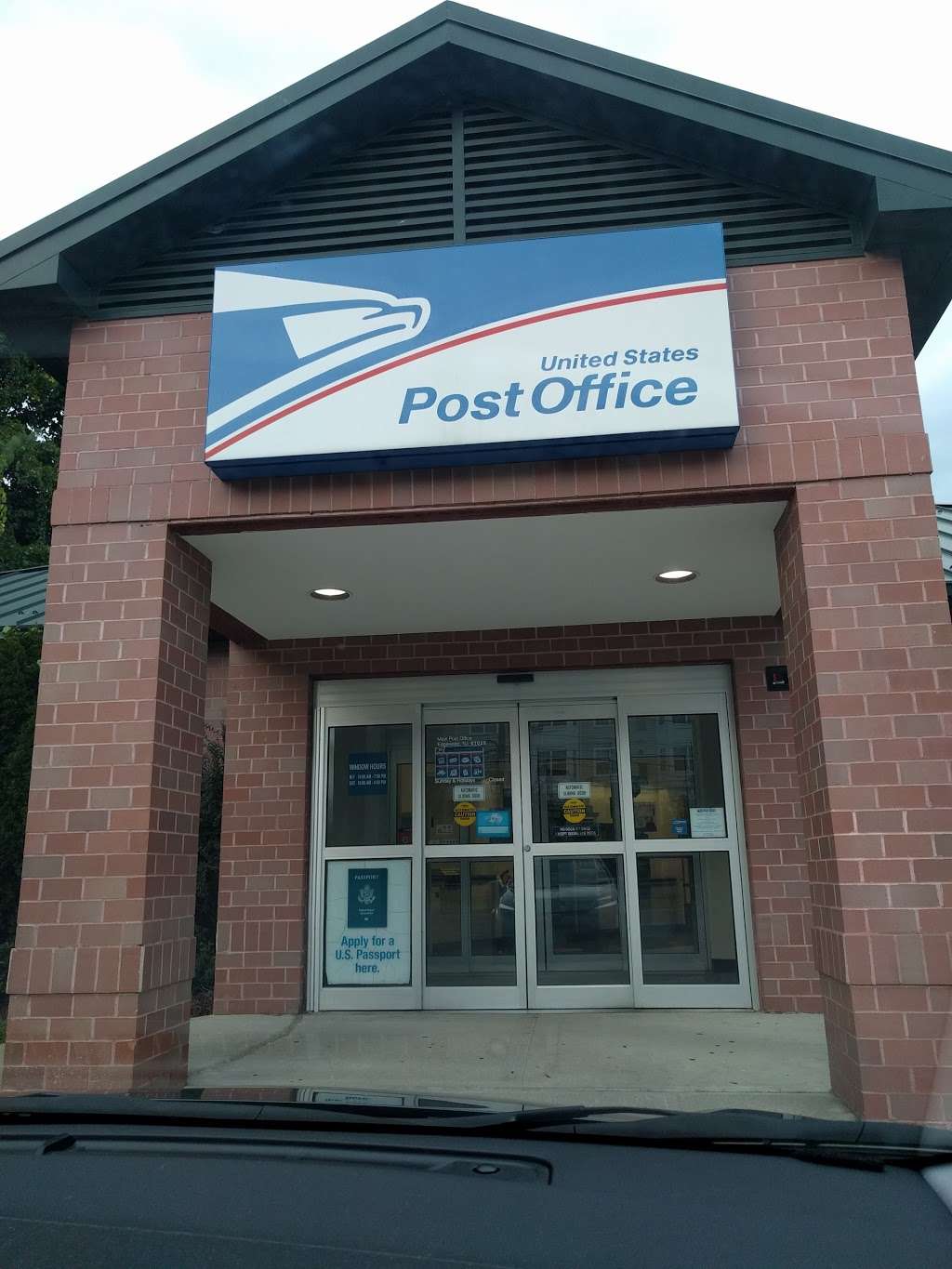 United States Postal Service | Photo 1 of 5 | Address: 770 River Rd, Edgewater, NJ 07020, USA | Phone: (800) 275-8777