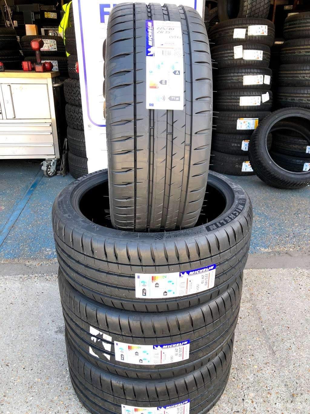 Carlton Tyres | 82 Rainham Rd, Rainham RM13 7RJ, UK | Phone: 01708 524523