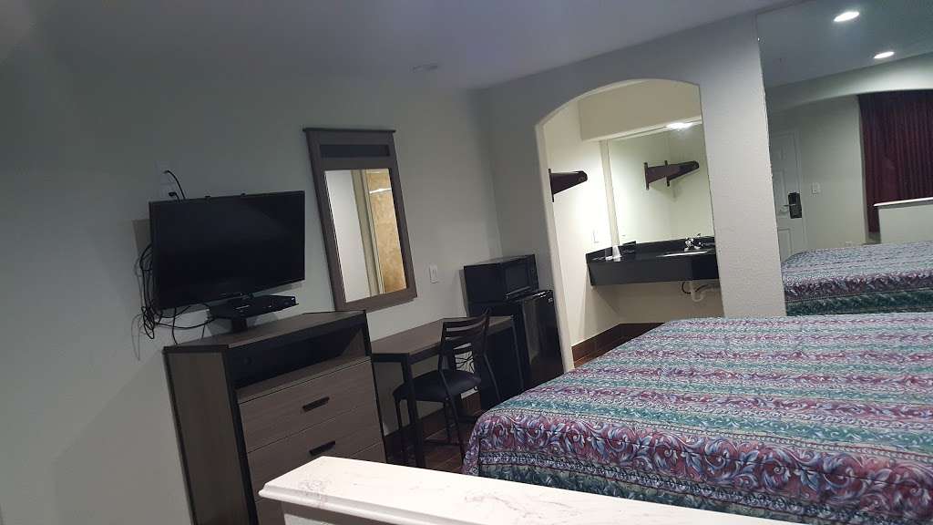 Moonlight Inn & Suites | 17140 Northwest Fwy, Houston, TX 77040, USA | Phone: (713) 896-1000