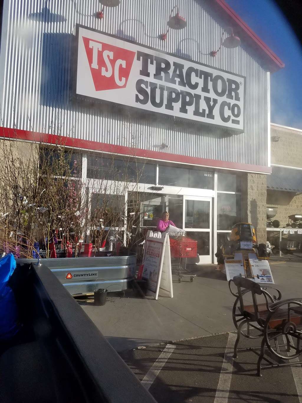 Tractor Supply Co. | 1630 Edgewood Rd, Bessemer City, NC 28016, USA | Phone: (704) 865-5589