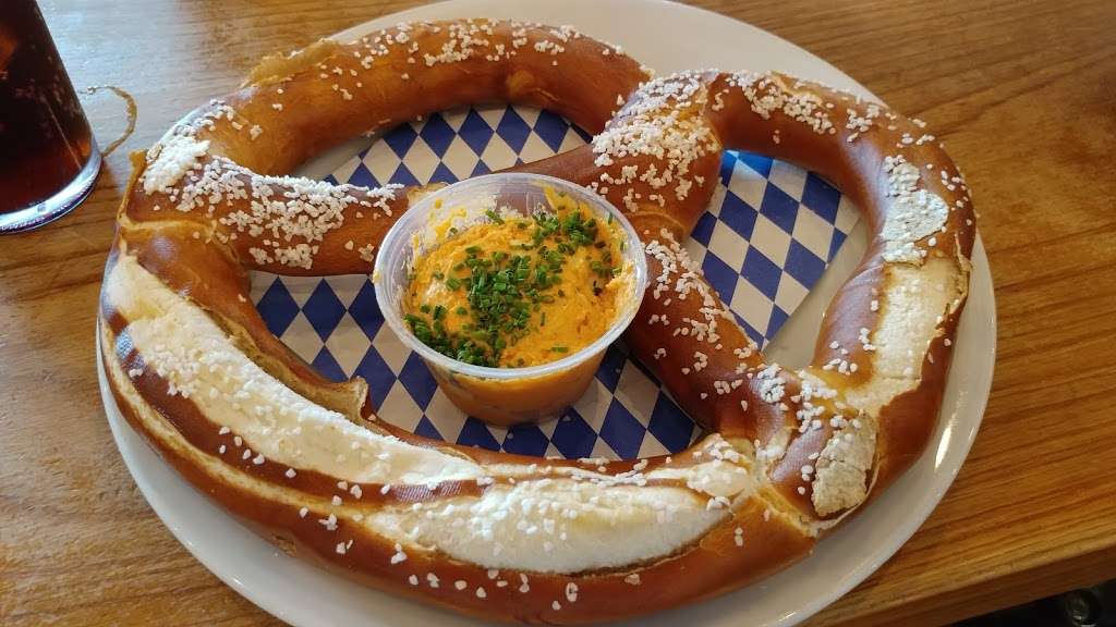 Hofbräuhaus Chicago | 5500 Park Pl, Rosemont, IL 60018, USA | Phone: (847) 671-2739