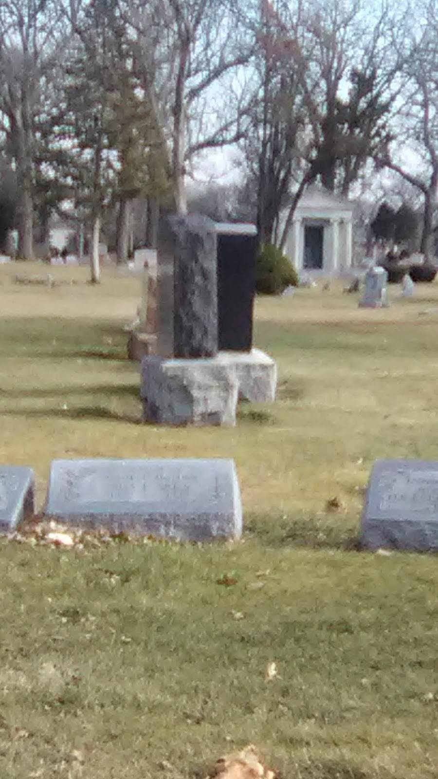 Glen Oaks Cemetery Inc | 4301 Roosevelt Rd, Hillside, IL 60162, USA | Phone: (708) 344-5600