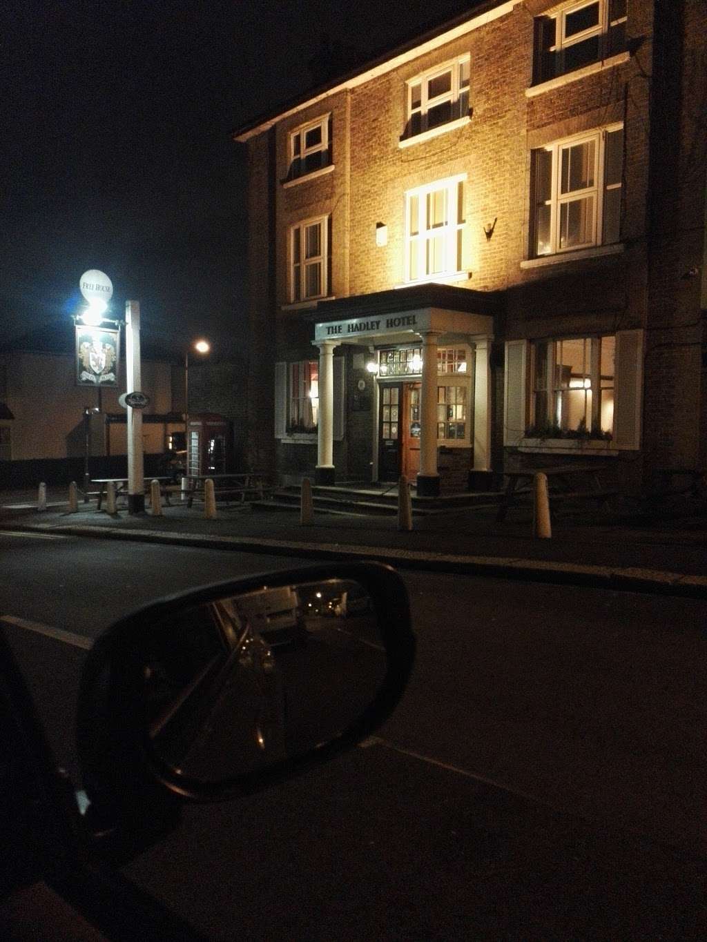 The Hadley Hotel | 113 Hadley Rd, Barnet EN5 5QN, UK | Phone: 020 8449 0161