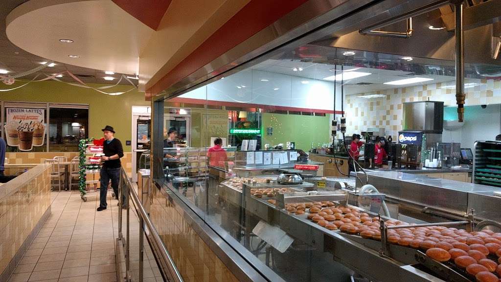 Krispy Kreme Doughnuts - cafe  | Photo 1 of 10 | Address: 25802 El Paseo Avenue, Mission Viejo, CA 92691, USA | Phone: (949) 348-8900