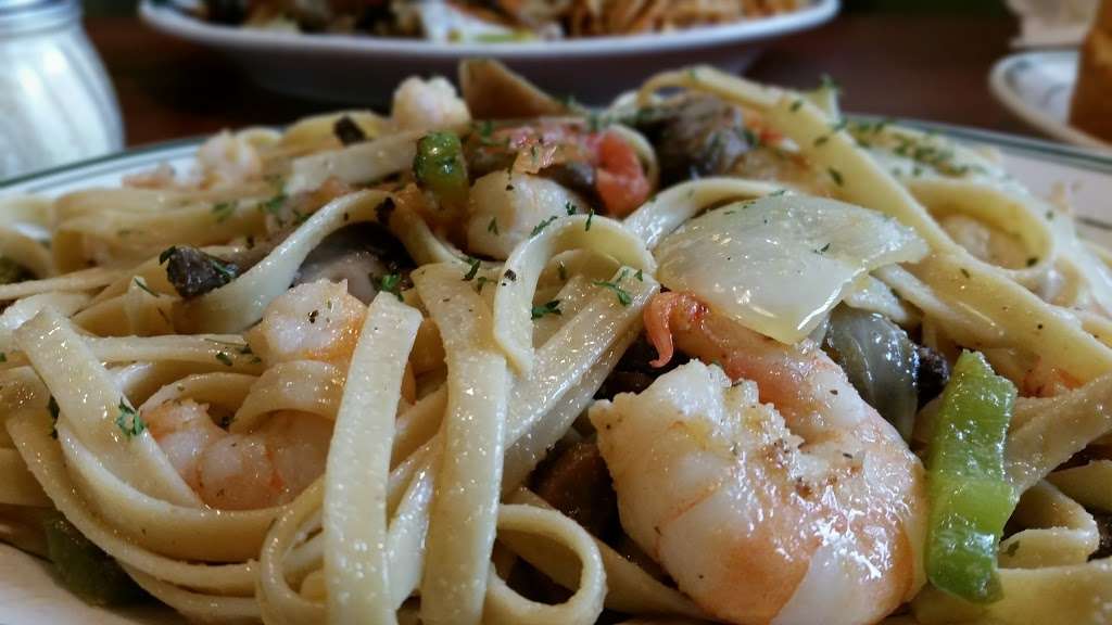 Paisanos Italian Restaurant | 113 N Chicago Ave, South Milwaukee, WI 53172, USA | Phone: (414) 856-9020