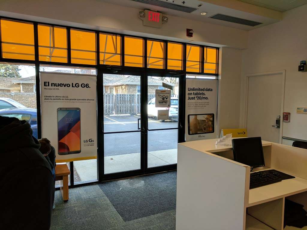 Sprint Store | 7404 W North Ave, Elmwood Park, IL 60707, USA | Phone: (708) 452-2400