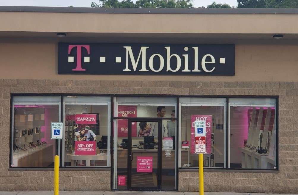T-Mobile - electronics store  | Photo 5 of 7 | Address: 325 New State Hwy, Raynham, MA 02767, USA | Phone: (508) 692-9612