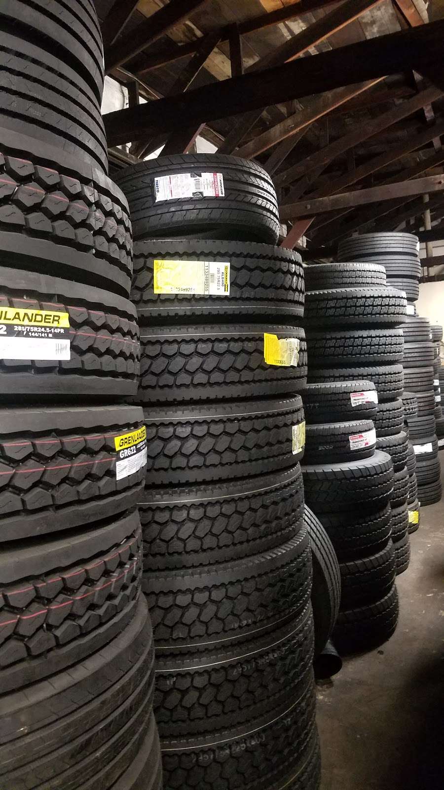 Lopez Y Lopez Road Tire Services | 2301 E Olympic Blvd, Los Angeles, CA 90021, USA | Phone: (213) 760-7492