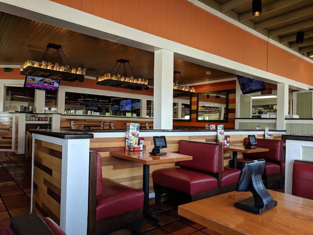 Chilis Grill & Bar | 246 Casa Linda Plaza, Dallas, TX 75218, USA | Phone: (214) 321-9485