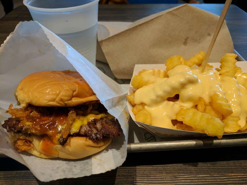 Shake Shack | 101 MGM National Ave, Oxon Hill, MD 20745, USA | Phone: (240) 672-0155