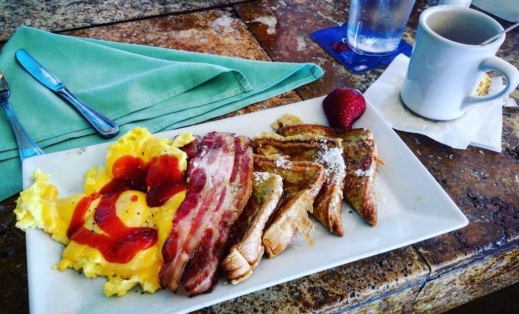 Ocean Alley Restaurant & Beach Bar | 900 N Broadwalk, Hollywood, FL 33019, USA | Phone: (954) 921-6171