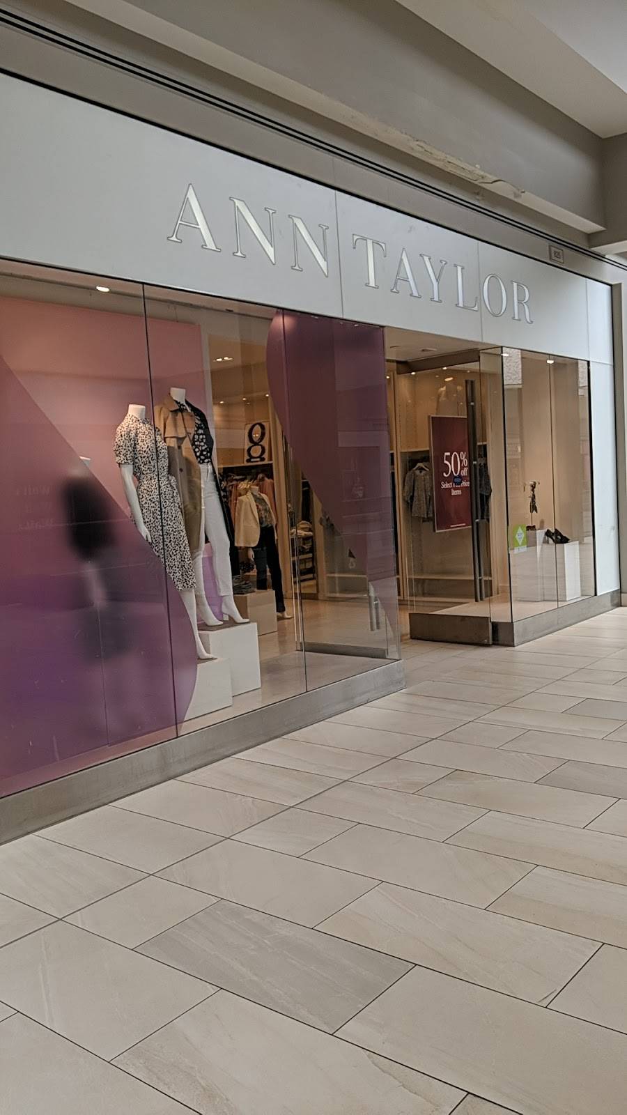 Ann Taylor | 10 Rosedale Center, Roseville, MN 55113, USA | Phone: (651) 638-3015