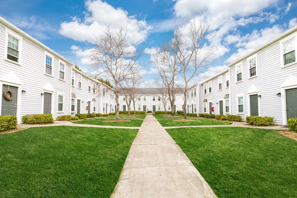 Hampton Downs & Whitehurst Apartments | 4902 Steepleshire Pl, Greensboro, NC 27410, USA | Phone: (336) 793-2296