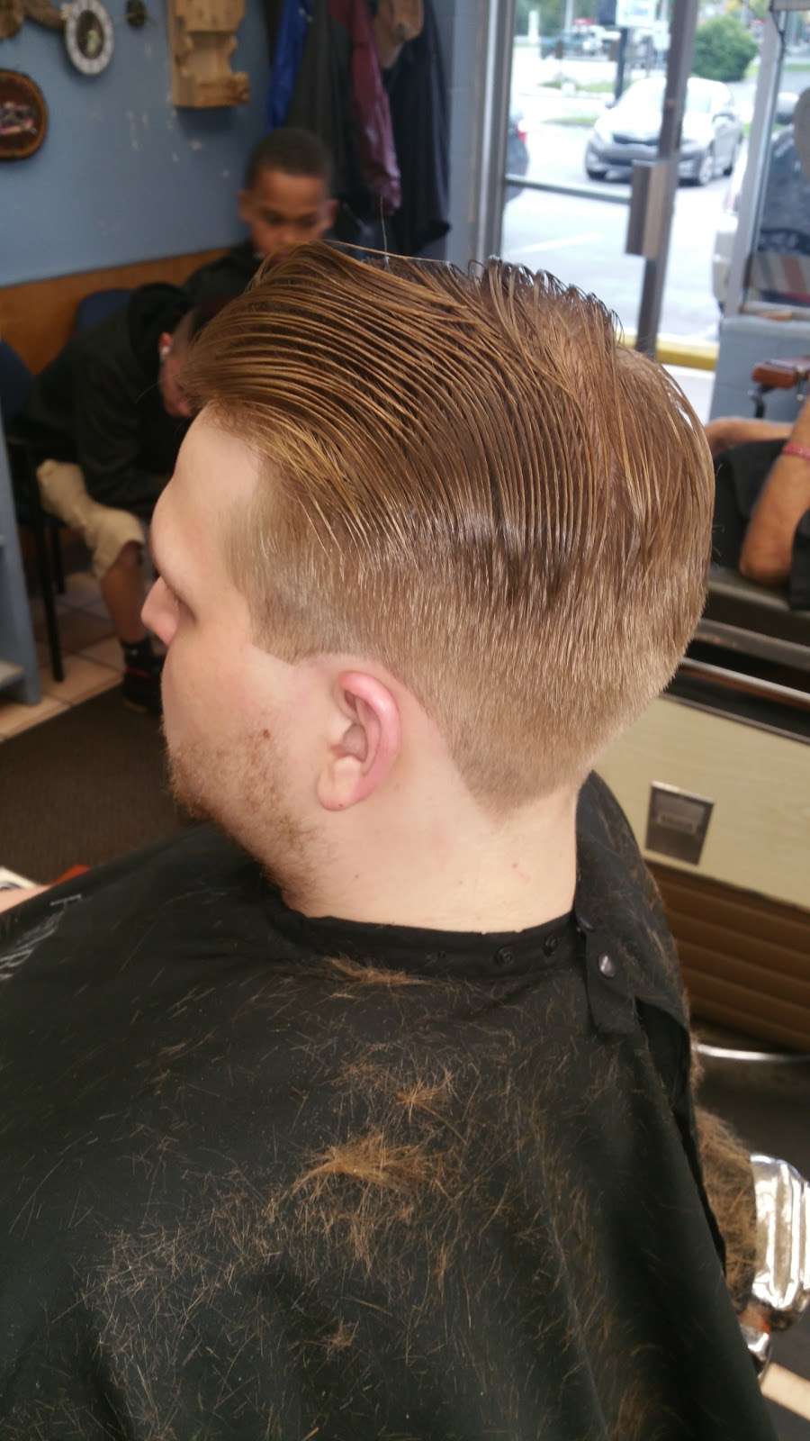 Lees Barber Shop | 4210 E 62nd St, Indianapolis, IN 46220, USA | Phone: (317) 253-9086