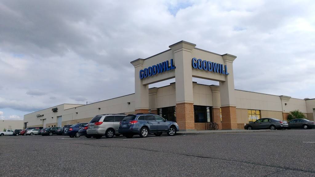 Goodwill - Roseville: Cleveland Ave. N | 2500 Cleveland Ave N, Roseville, MN 55113, USA | Phone: (651) 633-6228