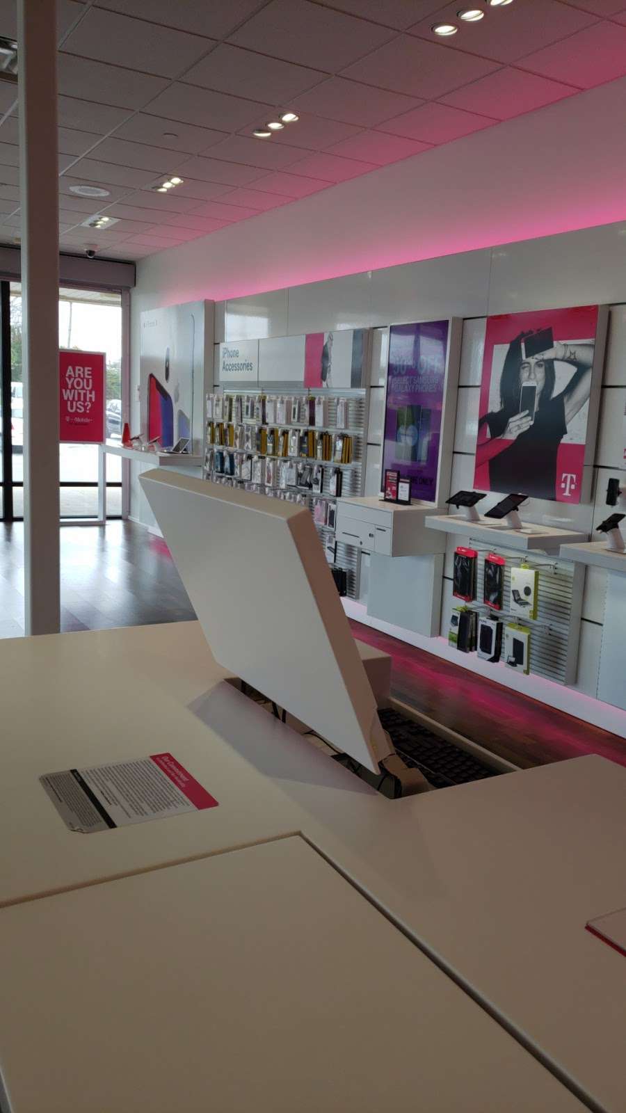 T-Mobile | 184 Penn Mart Ct, Ste 19, New Castle, DE 19720 | Phone: (302) 326-0134