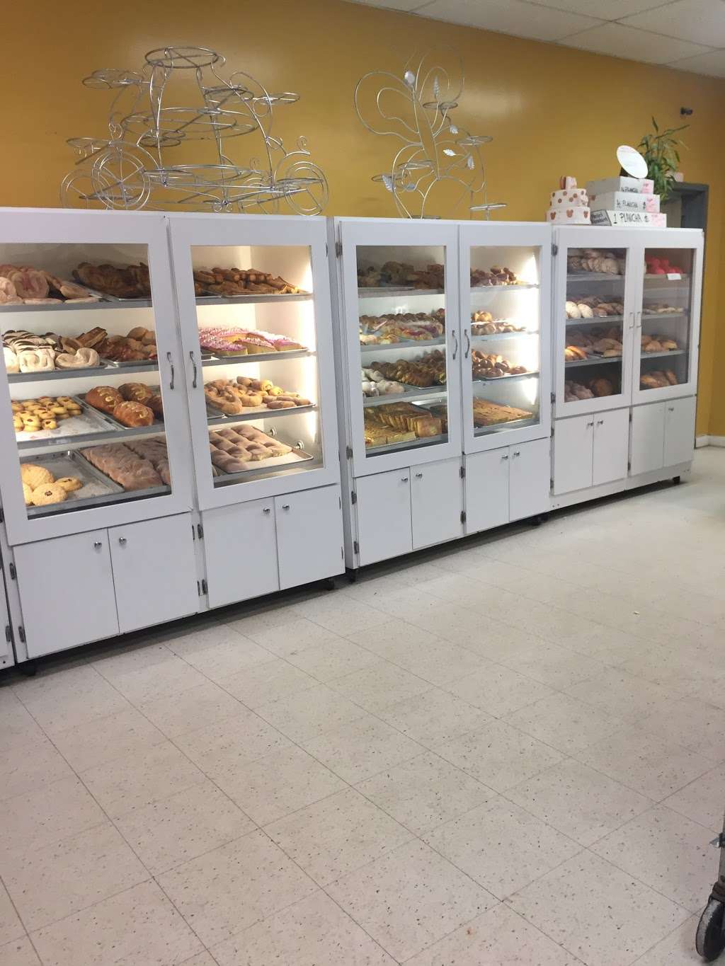 Panaderia Odalys | 580 W 24th St, Newton, NC 28658, USA | Phone: (828) 695-1177