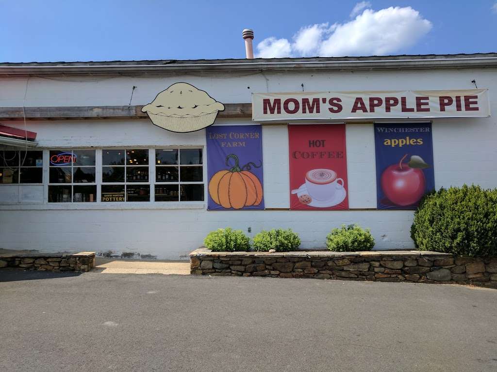 Moms Apple Pie Shop | 35246 Harry Byrd Hwy, Round Hill, VA 20141, USA | Phone: (540) 338-1800