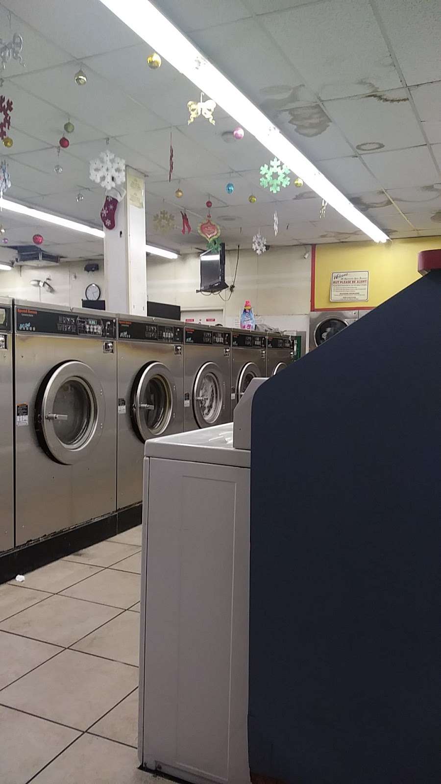 Fiesta coin laundry | 4409 Tweedy Blvd, South Gate, CA 90280, USA