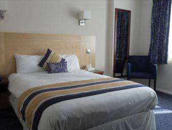 Best Western | 34 Bonehurst Rd, Horley RH6 8QF, UK | Phone: 01293 786971