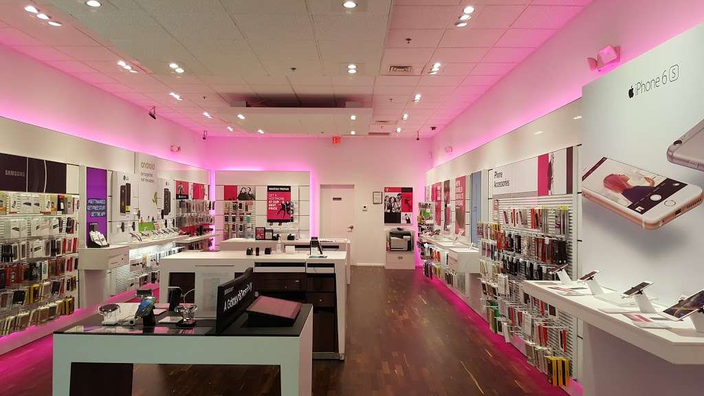 T-Mobile | 1700 W International Speedway Blvd #308, Daytona Beach, FL 32114, USA | Phone: (386) 238-6408