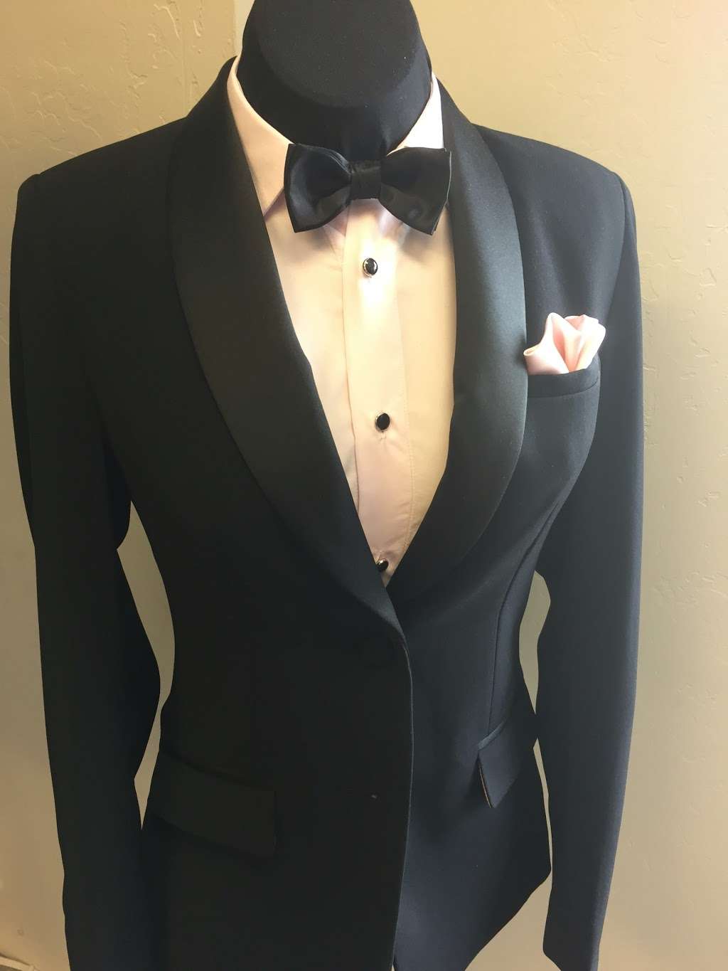 Celebrity Tux and Tails | 8995 W Olive Ave Suite 113, Peoria, AZ 85345, USA | Phone: (623) 934-9406