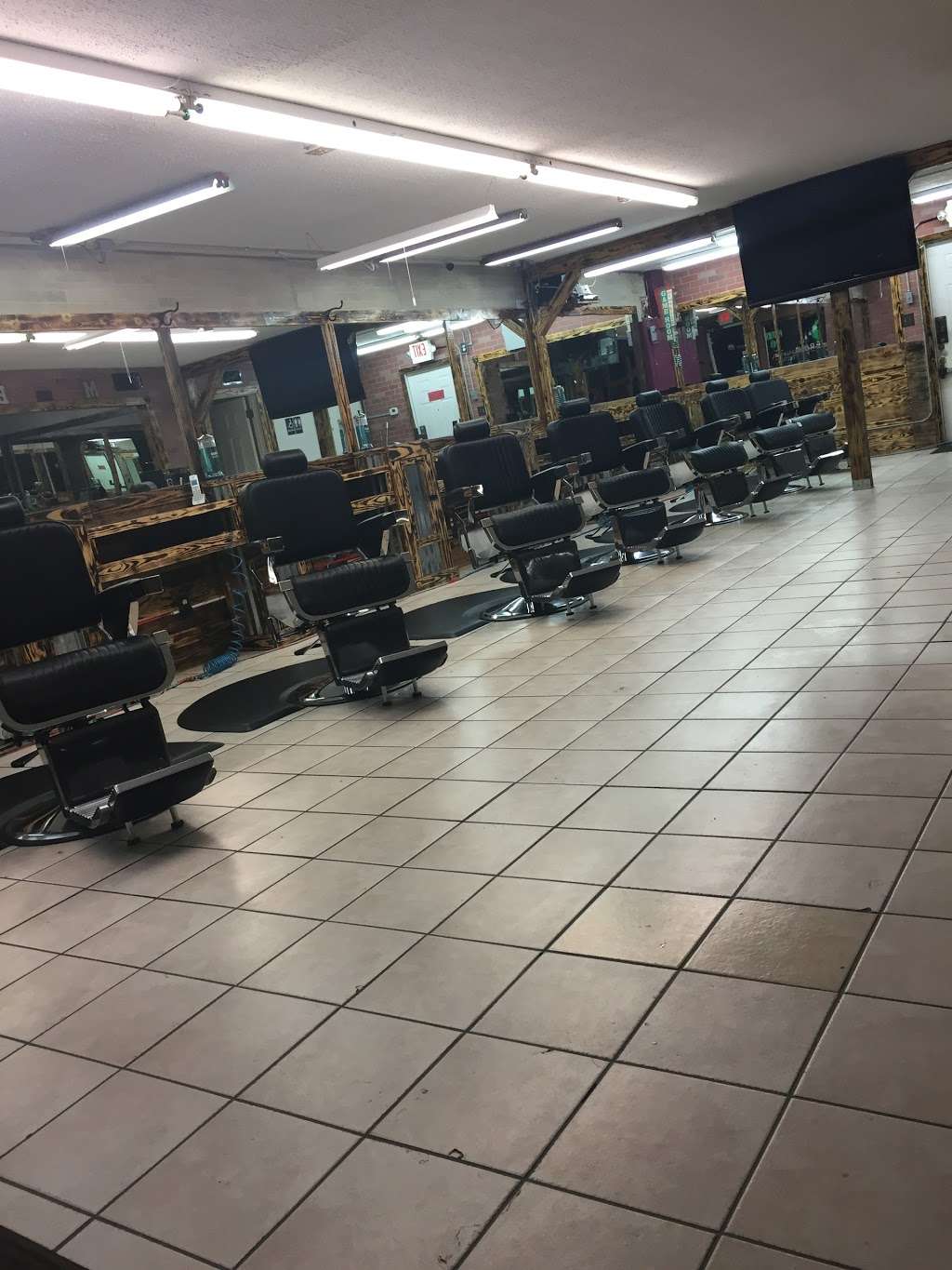 M B Barber Shop | 242 E Crosstimbers St, Houston, TX 77022, USA | Phone: (713) 750-9799
