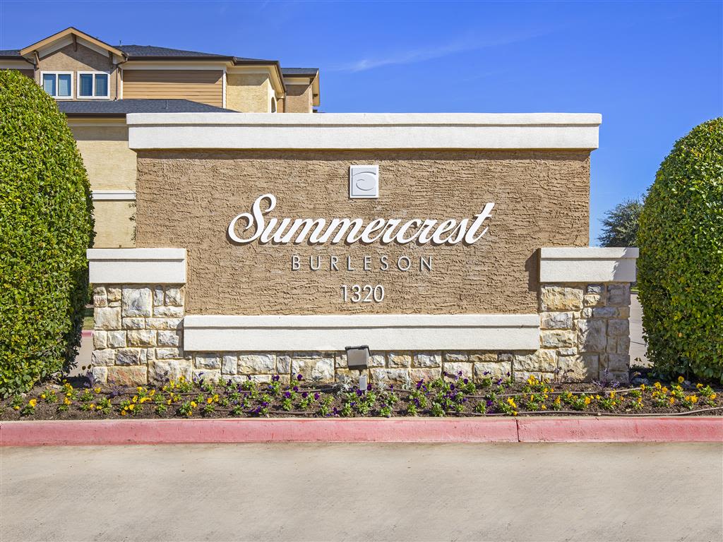 Summercrest Apartments | 1320 NW Summercrest Blvd, Burleson, TX 76028, USA | Phone: (817) 295-7300