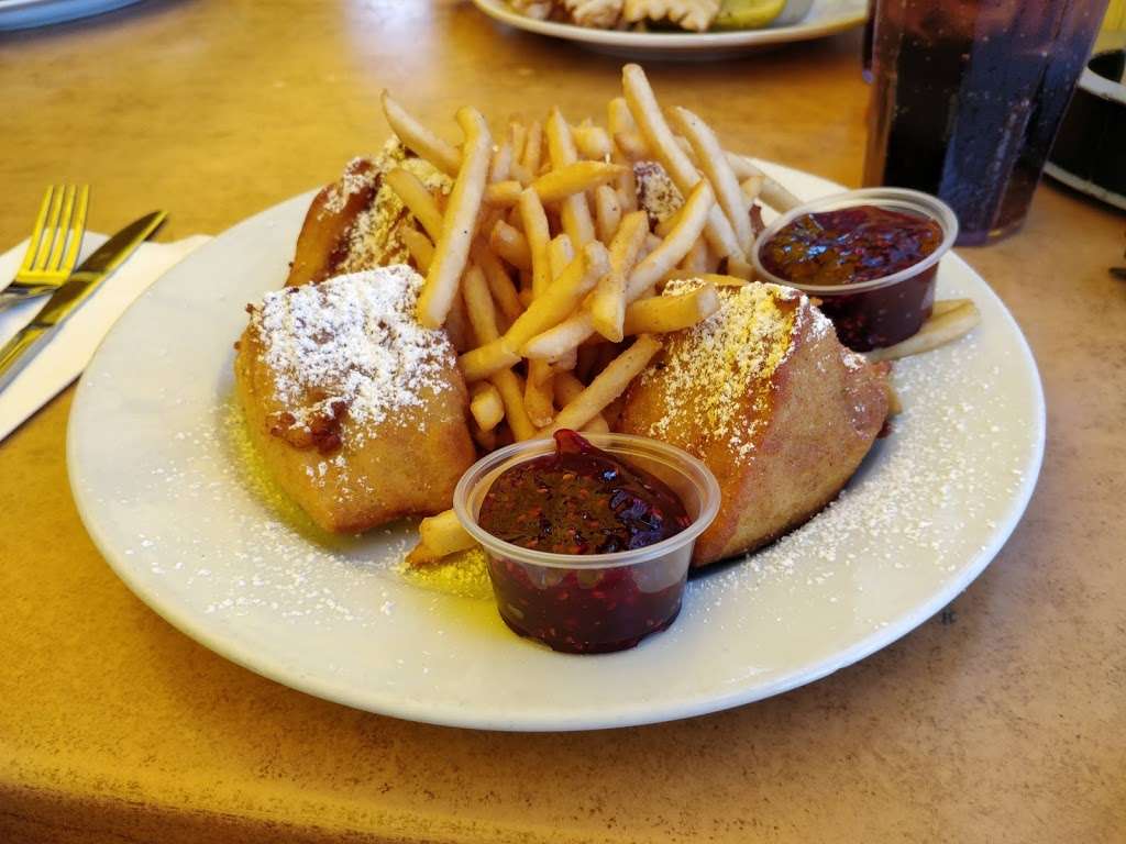 Studio Diner | 4701 Ruffin Rd, San Diego, CA 92123, USA | Phone: (858) 715-6400 ext. 2