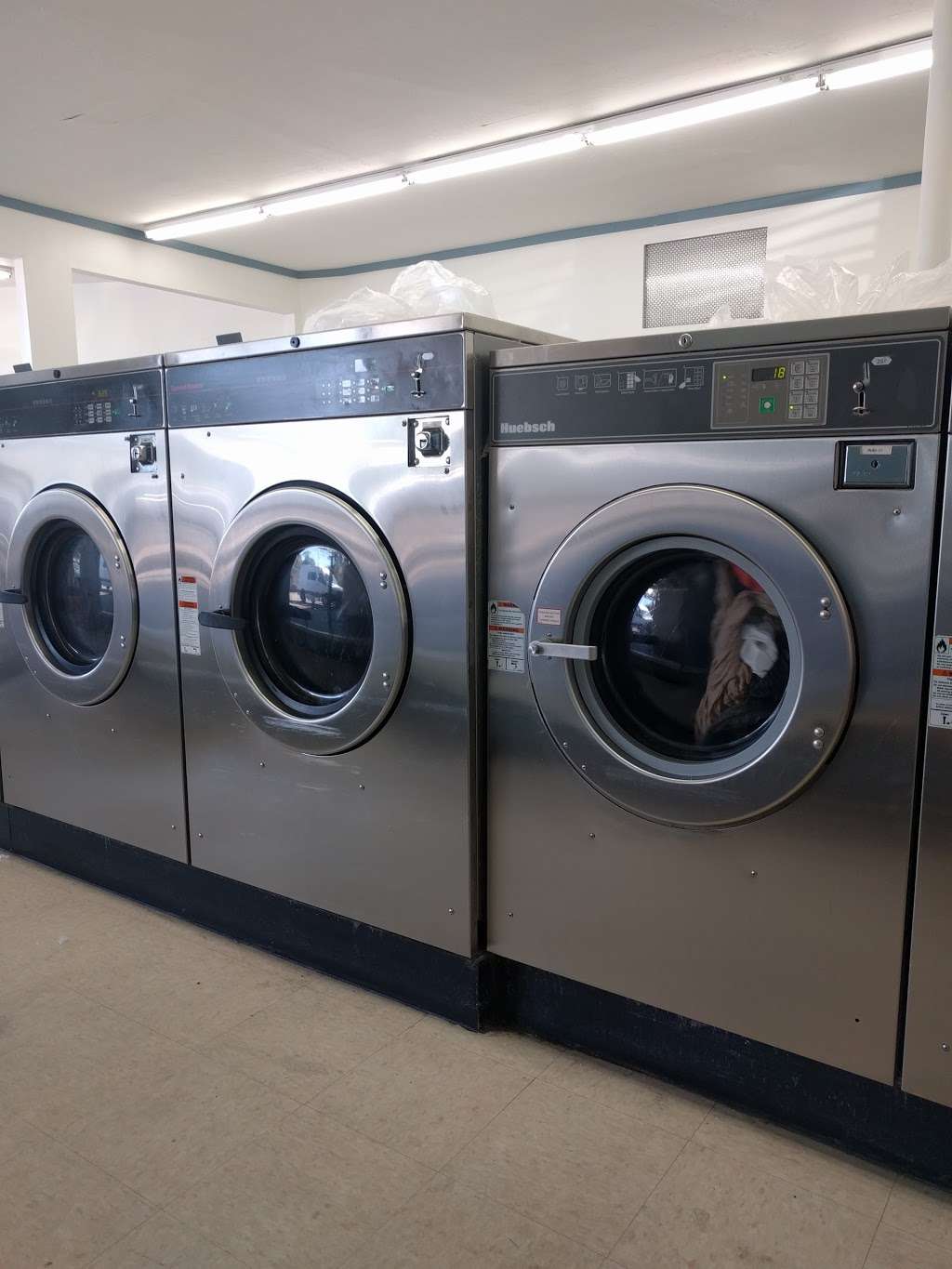 Scottys Laundromat & Wash and Fold Services | 684 N Fair Oaks Ave, Sunnyvale, CA 94085, USA | Phone: (408) 720-0194