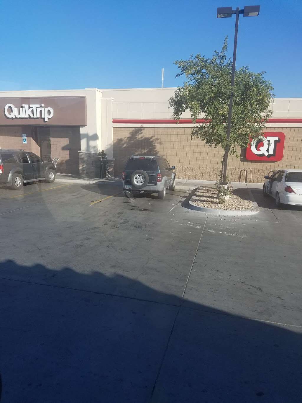 QuikTrip | 1915 W Southern Ave, Phoenix, AZ 85041, USA | Phone: (602) 268-0629