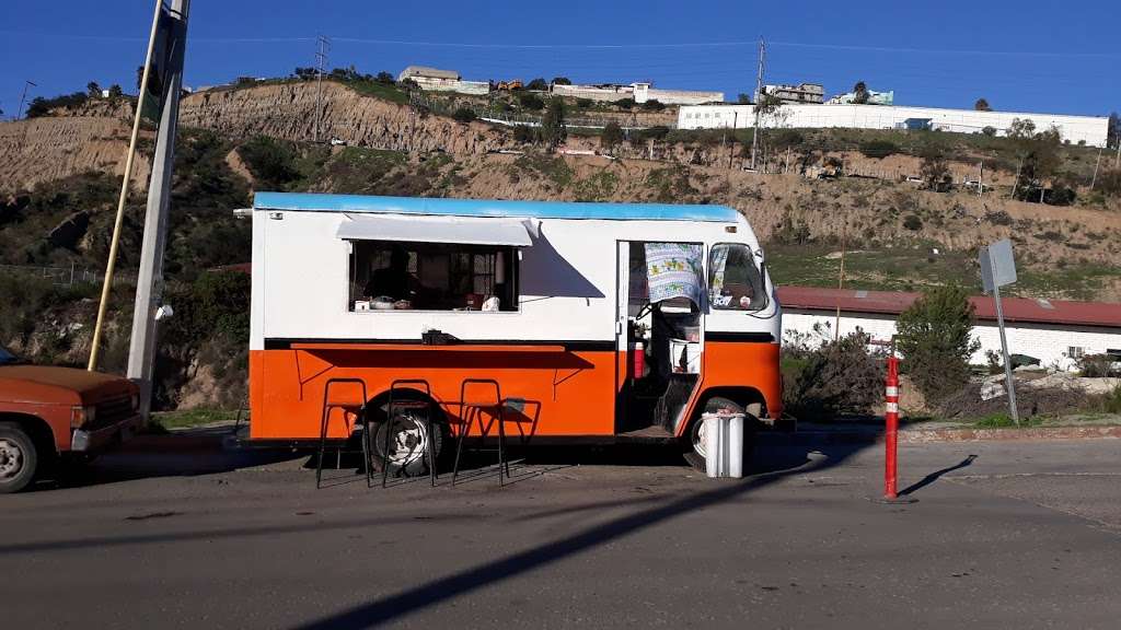 Taqueria Servitacos El Jarocho | San Antonio de los Buenos 8450, Valle del Sur 2, 22637 Tijuana, B.C., Mexico | Phone: 664 367 5728