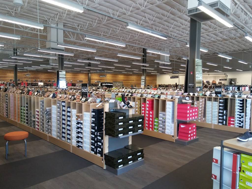 DSW Designer Shoe Warehouse | 10540 Stockdale Hwy, Bakersfield, CA 93311, USA | Phone: (661) 473-2045