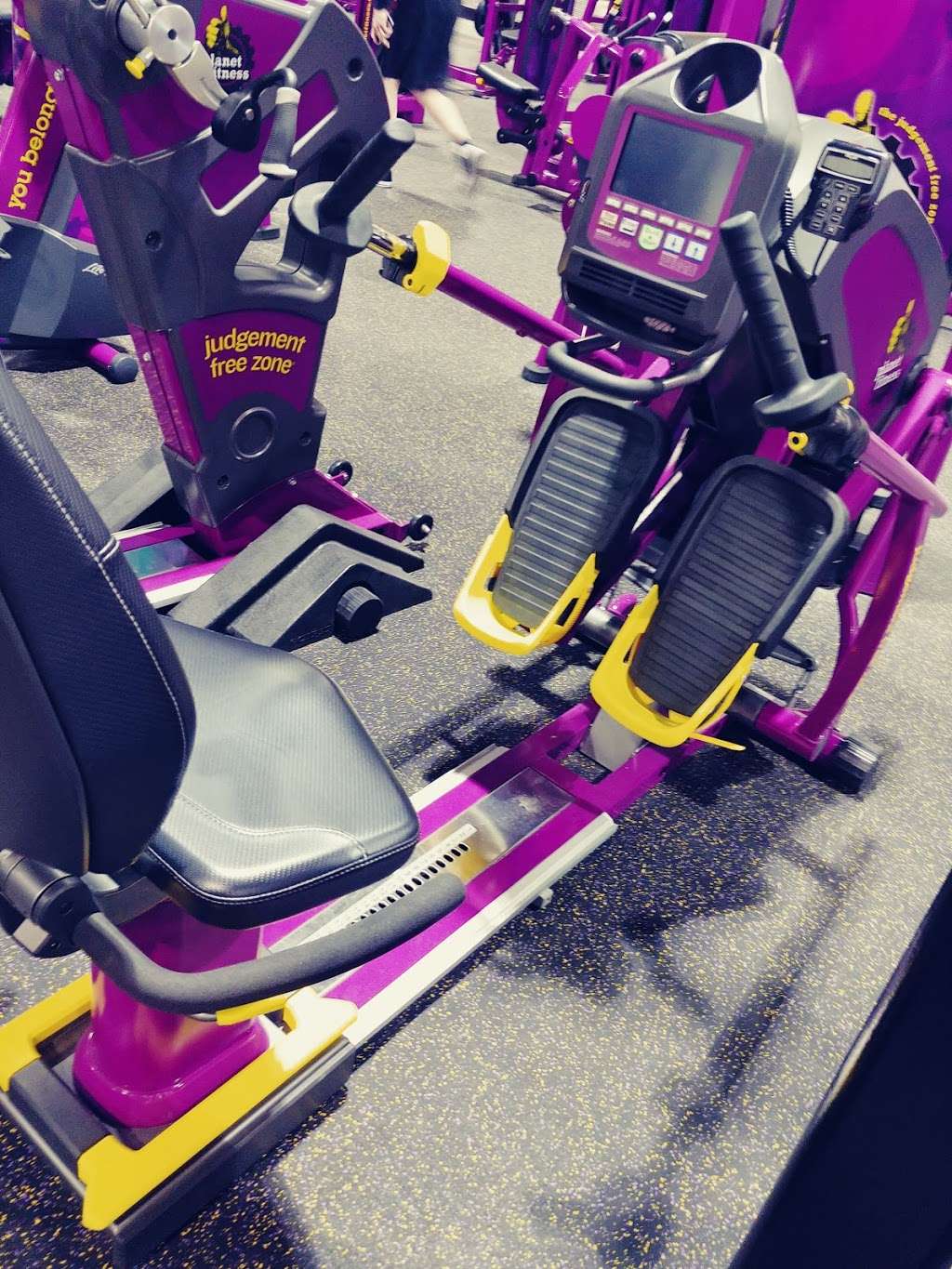 Planet Fitness | 300 SW Blue Pkwy D, Lees Summit, MO 64063 | Phone: (816) 287-8200