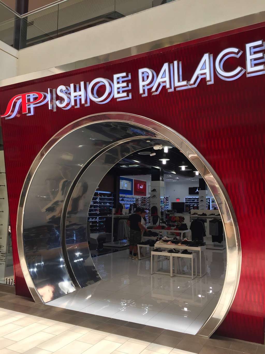 closest shoe palace