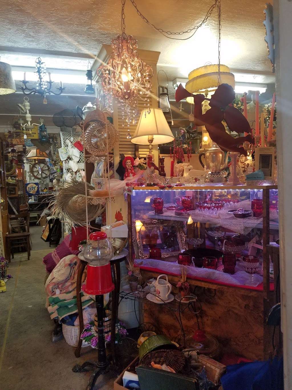 Back O The Wagon Antiques & Uniques | 1235 Hwy 6, Alvin, TX 77511, USA | Phone: (281) 337-4000