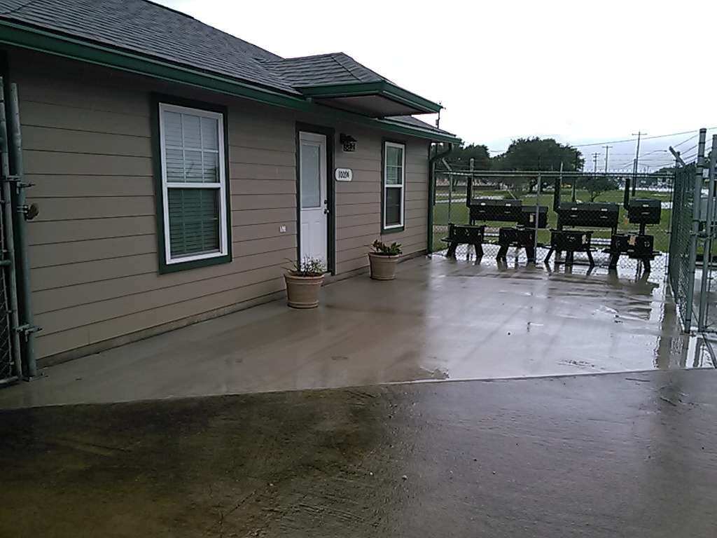 Angleton Climate Control Storage | 1009 S Velasco St, Angleton, TX 77515, USA | Phone: (979) 864-3665