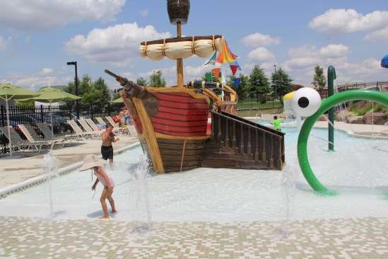 Hyland Hills Swimming Pool & Splash Park | 43450 Parish St, Chantilly, VA 20152, USA | Phone: (703) 327-5772