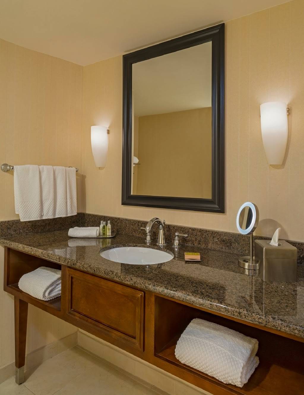 DoubleTree by Hilton Hotel Austin | 6505 N Interstate Hwy 35, Austin, TX 78752, USA | Phone: (512) 454-3737