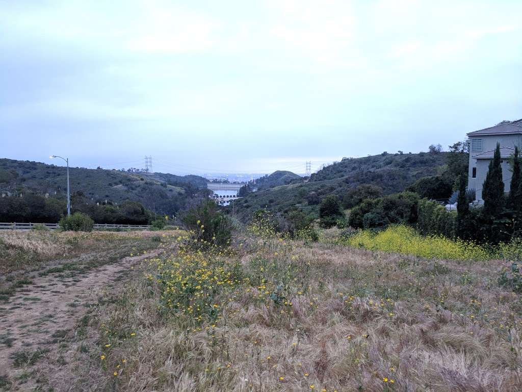 Starting point of Wisdom Tree Hike | Lake Hollywood Dr, Los Angeles, CA 90068, USA