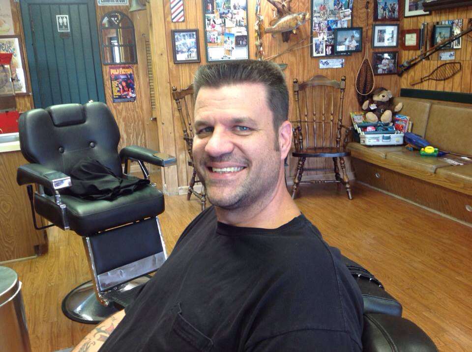 Gurnee Barber Shop | 4262 Old Grand Ave A2, Gurnee, IL 60031, USA | Phone: (847) 354-3621