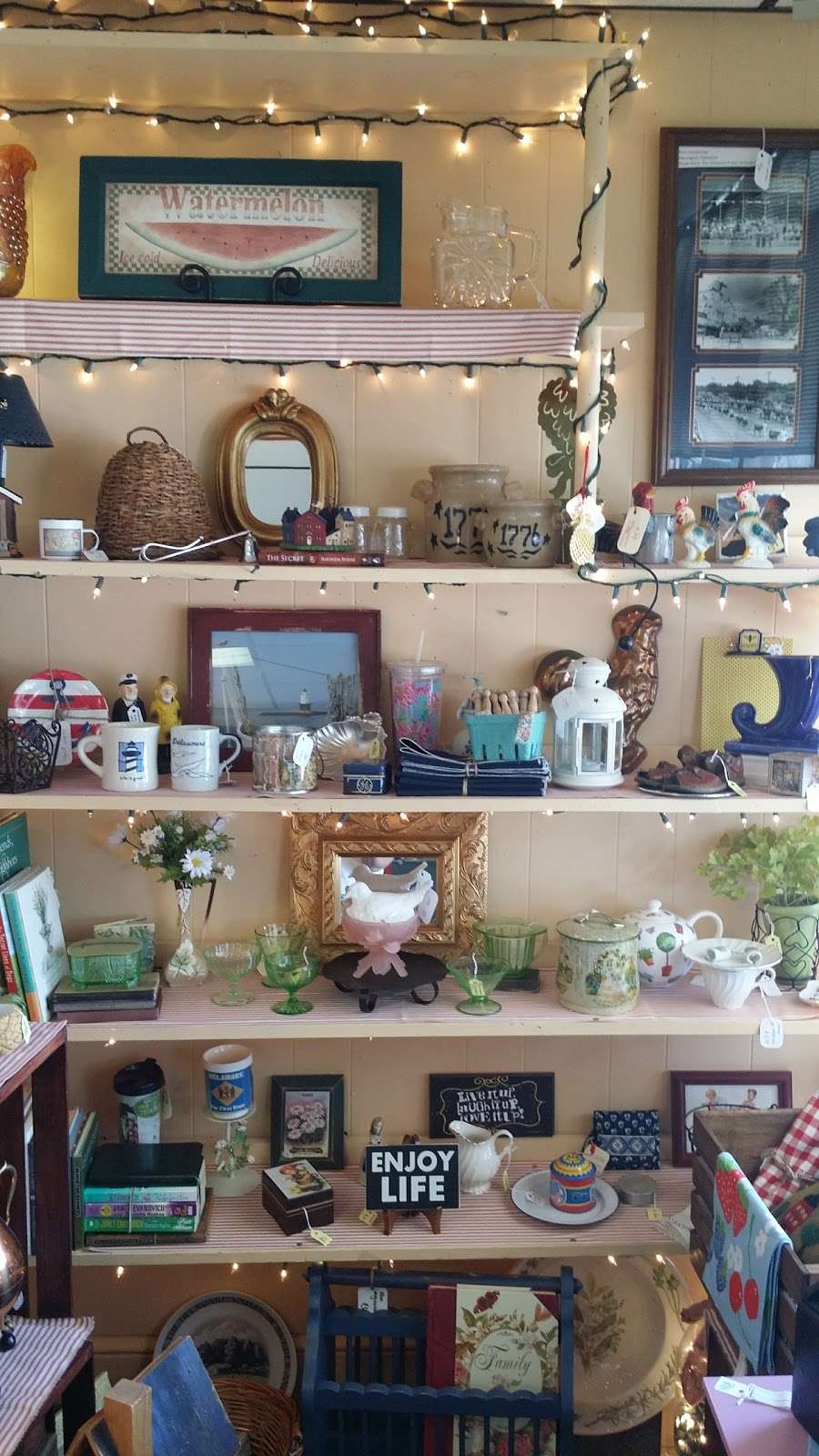 Simply Charming | 2 S Railroad Ave, Wyoming, DE 19934, USA | Phone: (302) 697-7377