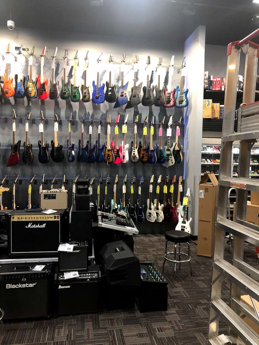 Guitar Center | 240 NJ-17 suite 3 & 4, Paramus, NJ 07652 | Phone: (201) 576-9869