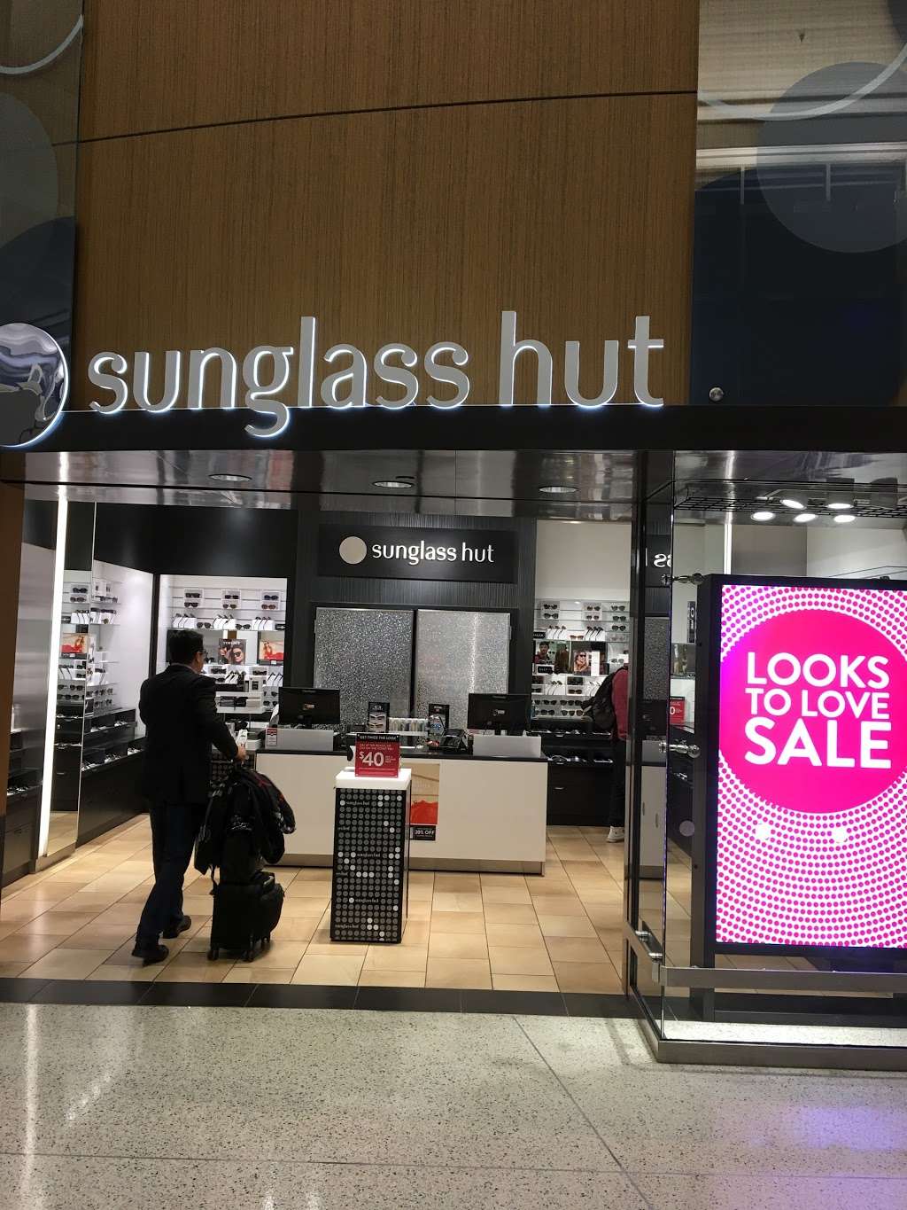 Sunglass Hut | 3950 S Terminal Rd, Houston, TX 77032, USA | Phone: (281) 821-5566