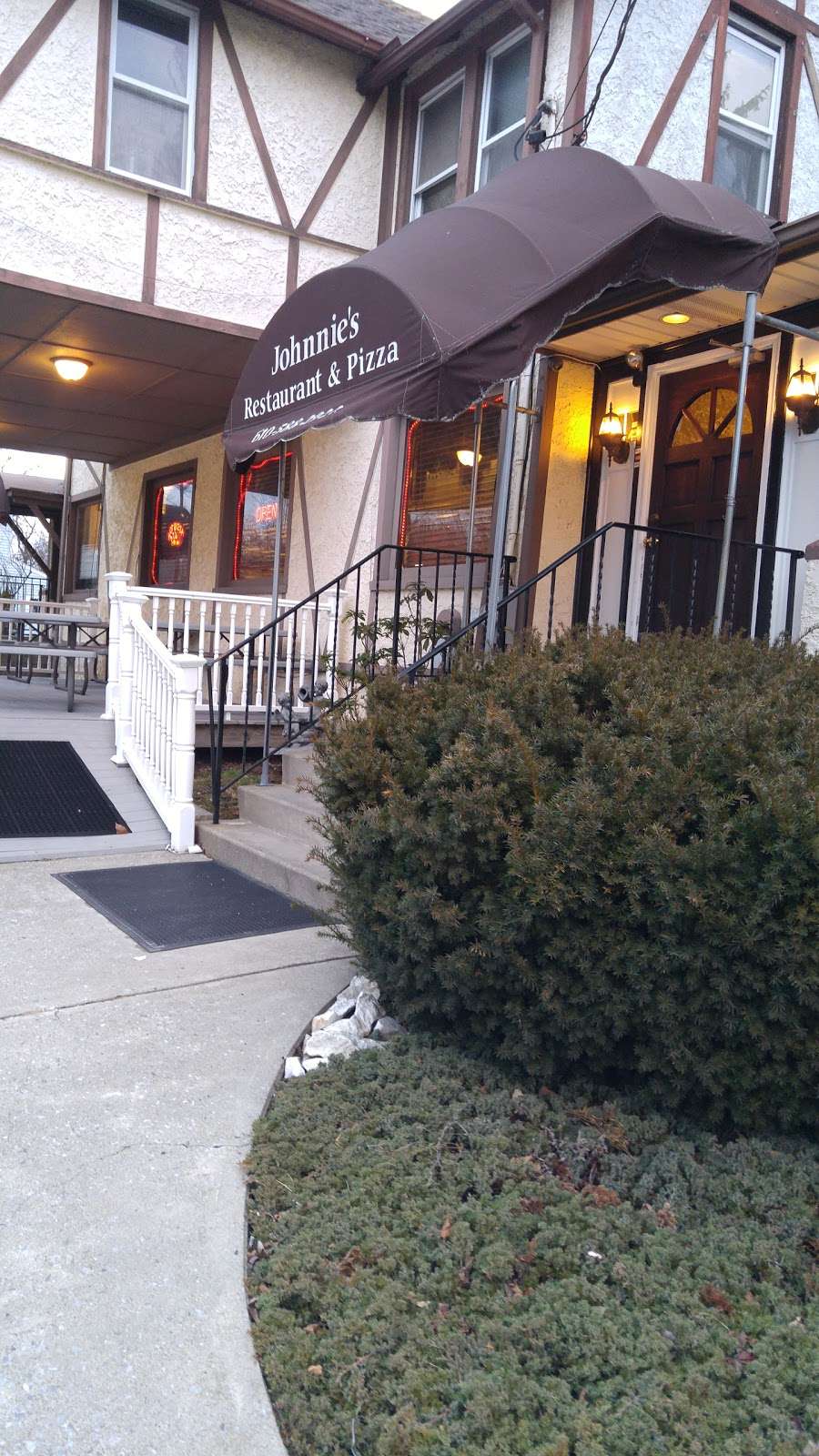 Johnnies Restaurant & Pizza | 117 Washington Blvd, Bangor, PA 18013, USA | Phone: (610) 588-2922