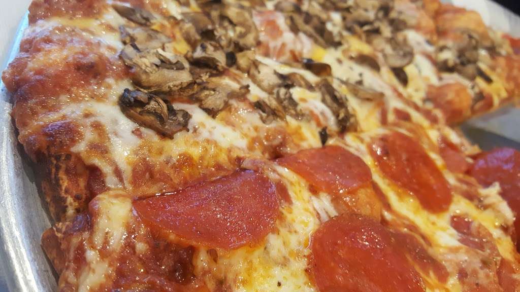 Round Table Pizza | 13700 Doolittle Dr, San Leandro, CA 94577 | Phone: (510) 614-0500